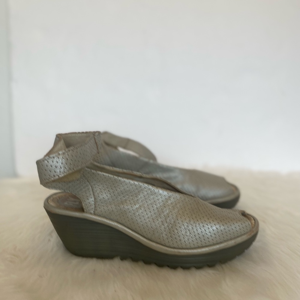 FLY London Yola Perforated Leather Wedge Shoes / Size 9